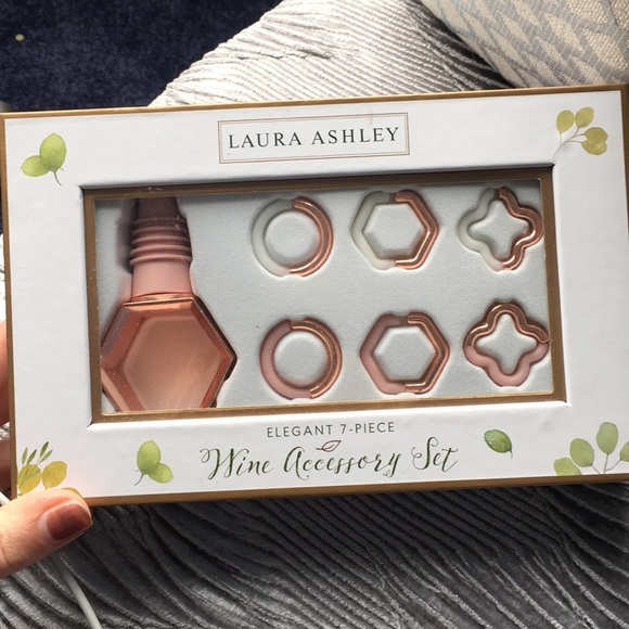 Laura Ashley Dining Nwt Laura Ashley Wine Accessory Set Poshmark